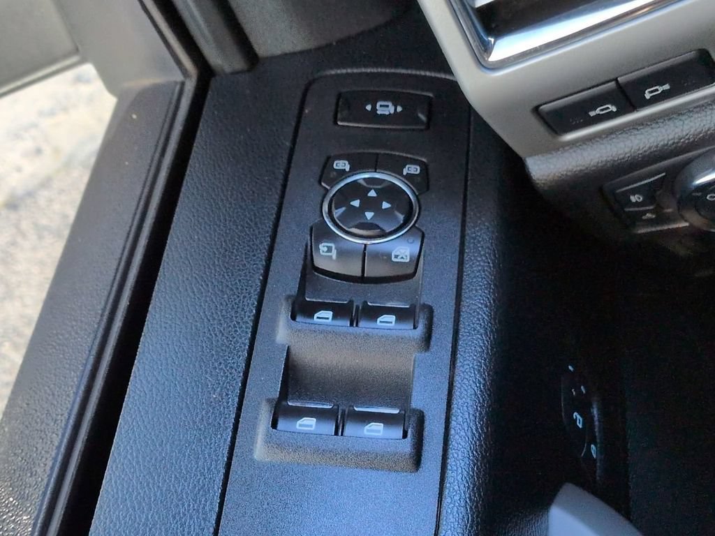 Used 2017 Ford F250 Lariat w/ Lariat Ultimate Package AWD/4WD image 25