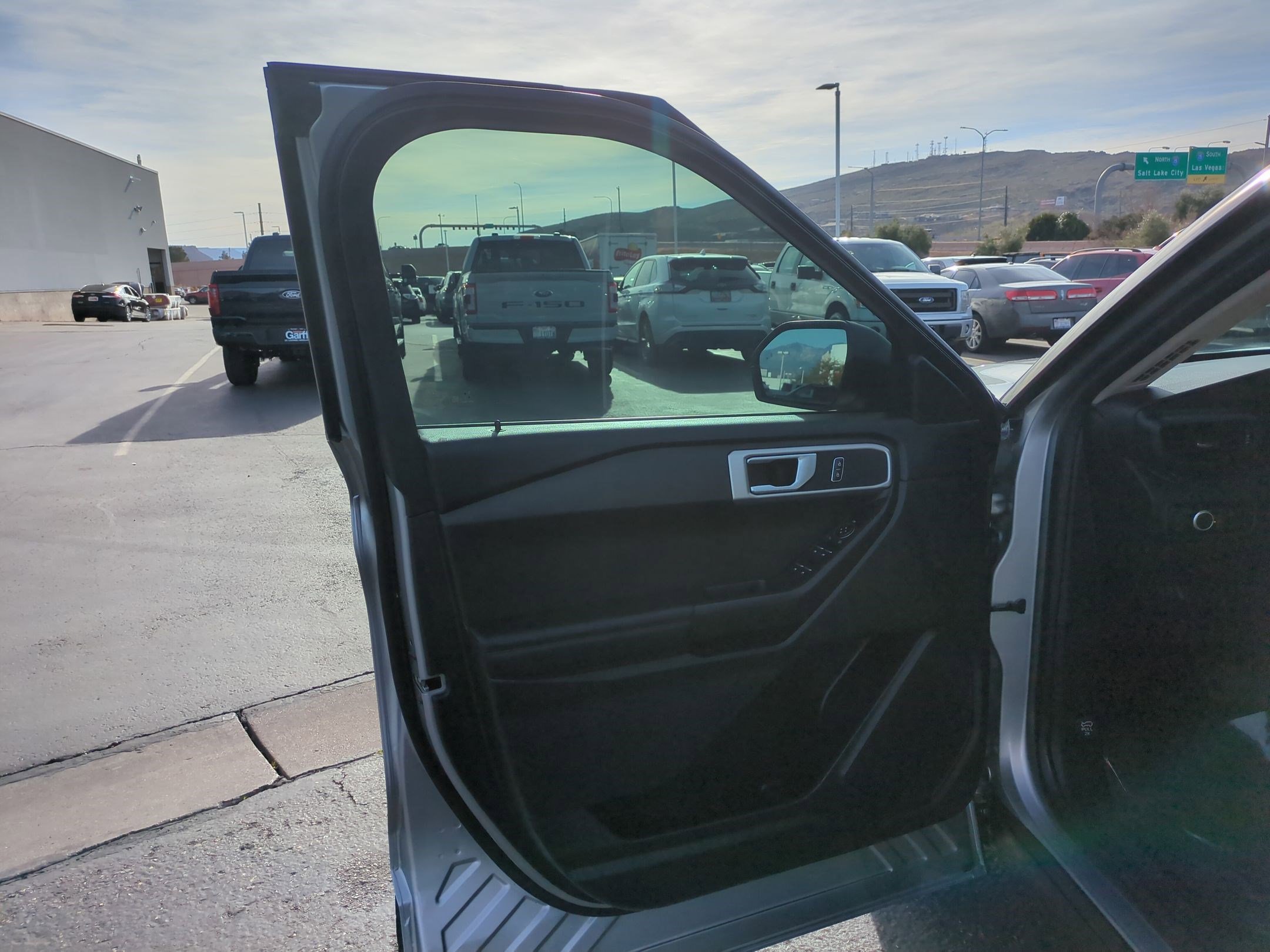 Used 2023 Ford Explorer 4WD w/ Class IV Trailer Tow Package image 12