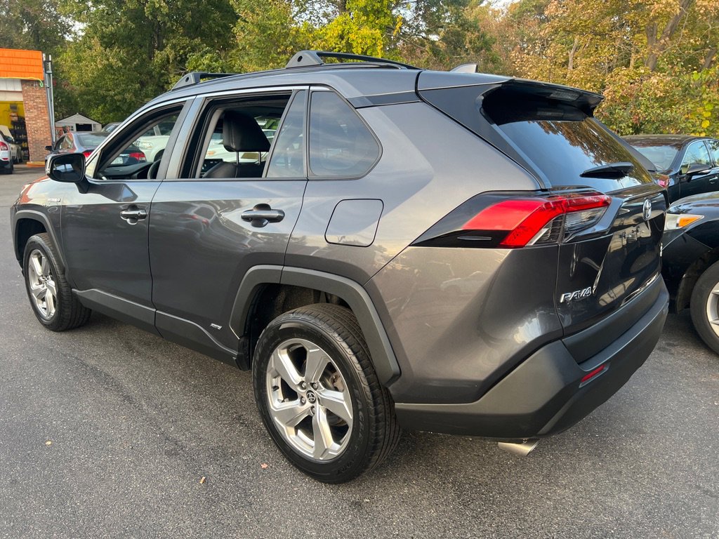 Used 2021 Toyota RAV4 XLE Premium image 3