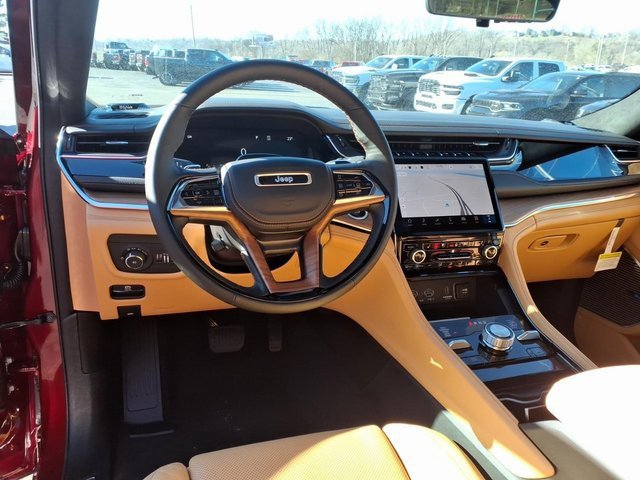 New 2025 Jeep Grand Cherokee Summit image 12