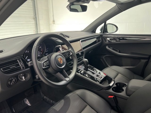 Used 2025 Porsche Macan T image 16