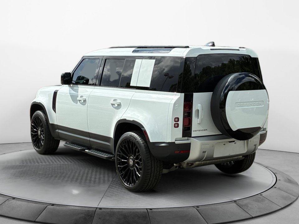 Used 2025 Land Rover Defender 110 S AWD/4WD image 5