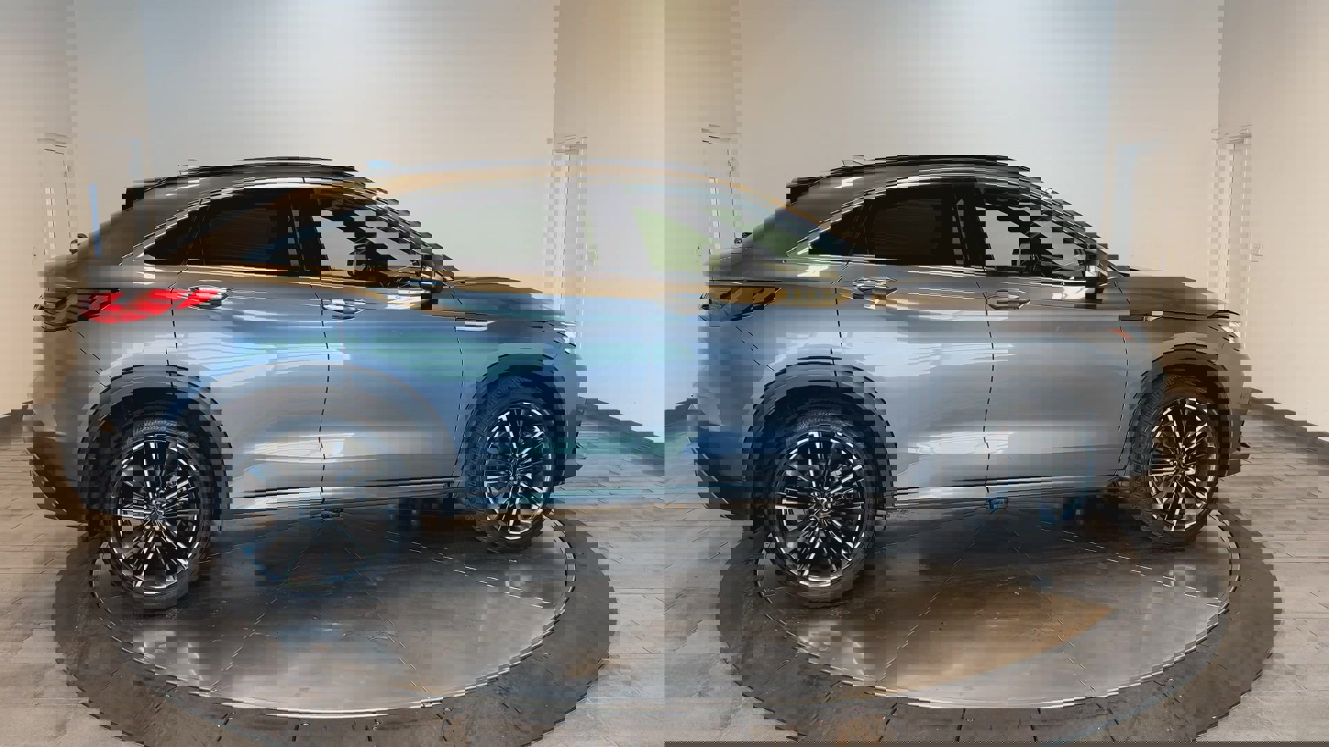 Certified 2025 INFINITI QX55 Luxe w/ Cargo Package image 9