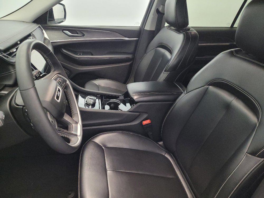 Used 2023 Jeep Grand Cherokee L Limited w/ Black Appearance Package image 17