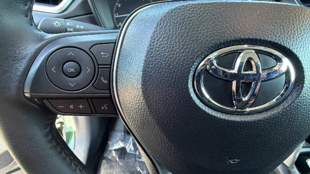Certified 2025 Toyota Corolla Cross LE AWD/4WD image 19
