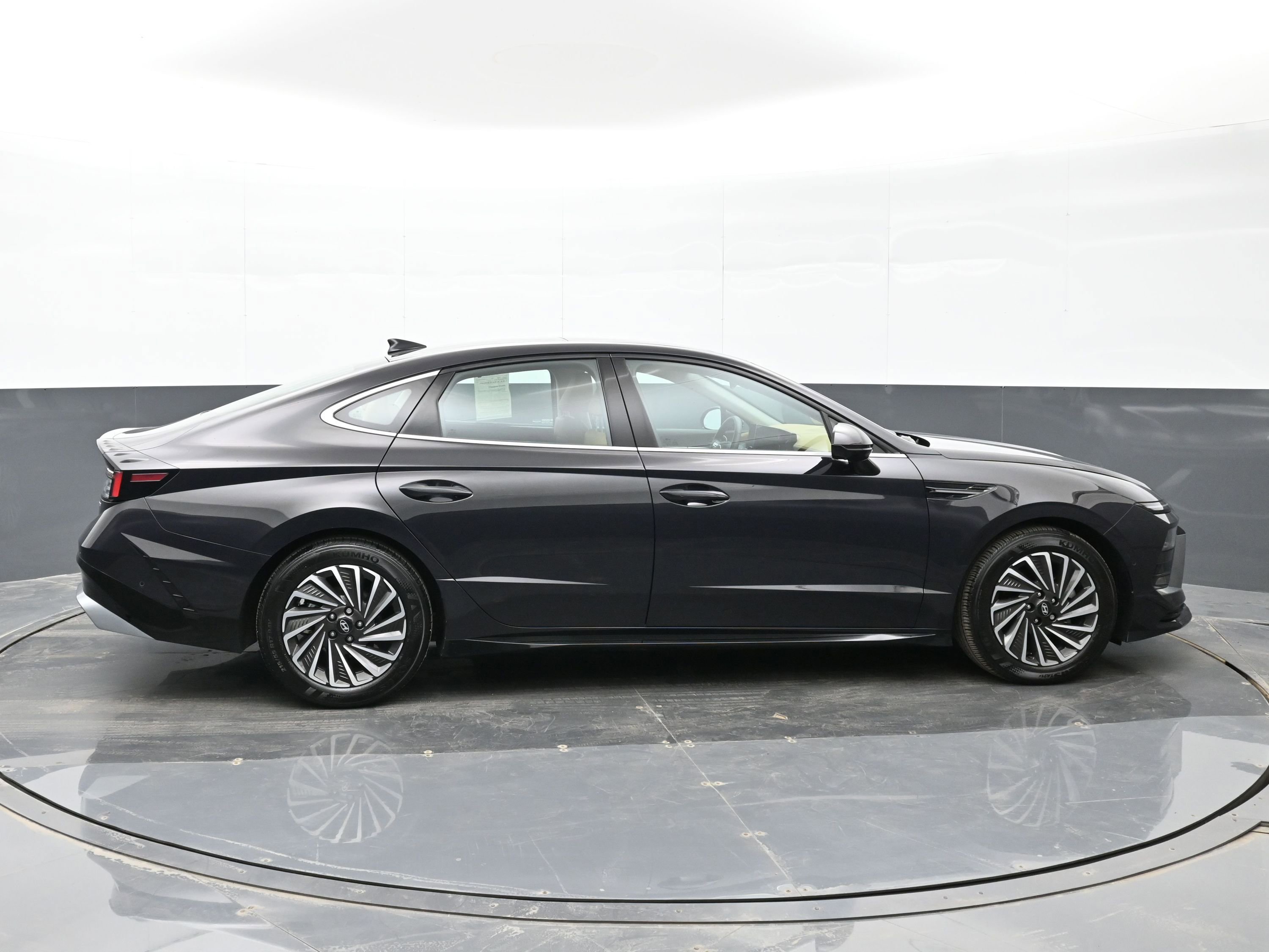 Certified 2025 Hyundai Sonata Limited image 9