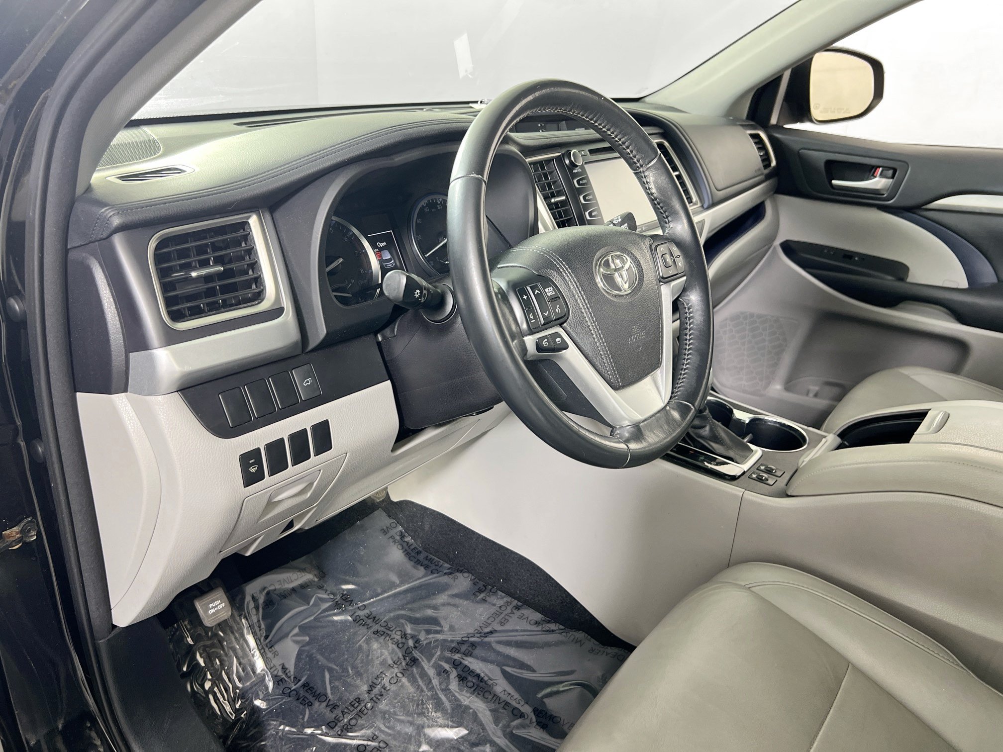 Used 2015 Toyota Highlander XLE AWD/4WD image 9