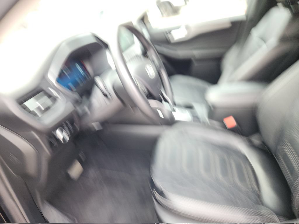 Used 2023 Ford Escape Platinum w/ Premium Technology Package AWD/4WD image 7