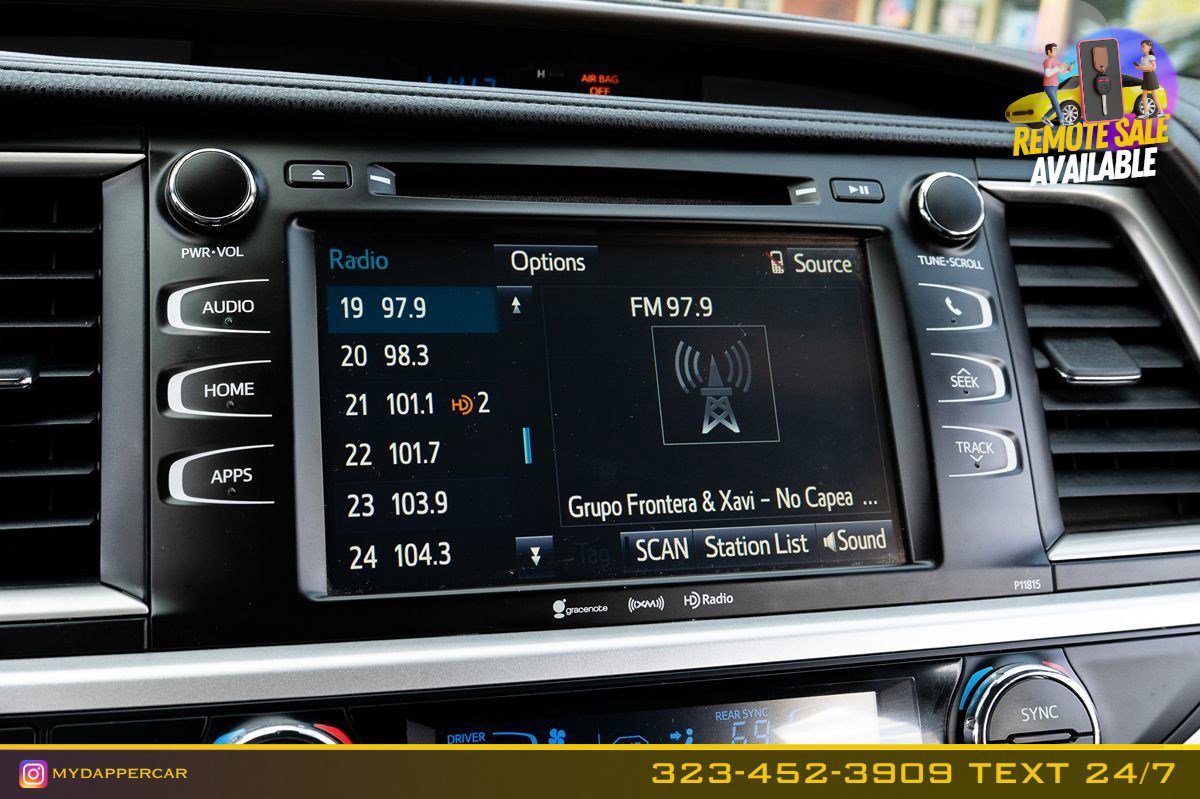 Used 2019 Toyota Highlander Plus w/ Carpet Mat Package (TMS) FWD image 29