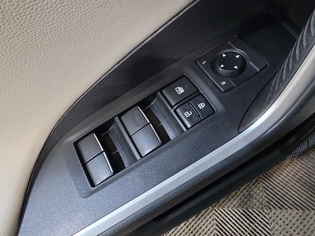 Used 2021 Toyota RAV4 Limited image 15