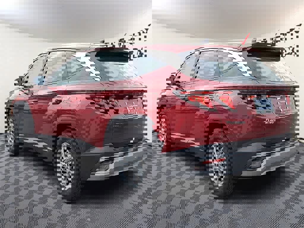 Certified 2025 Hyundai Tucson SE image 6