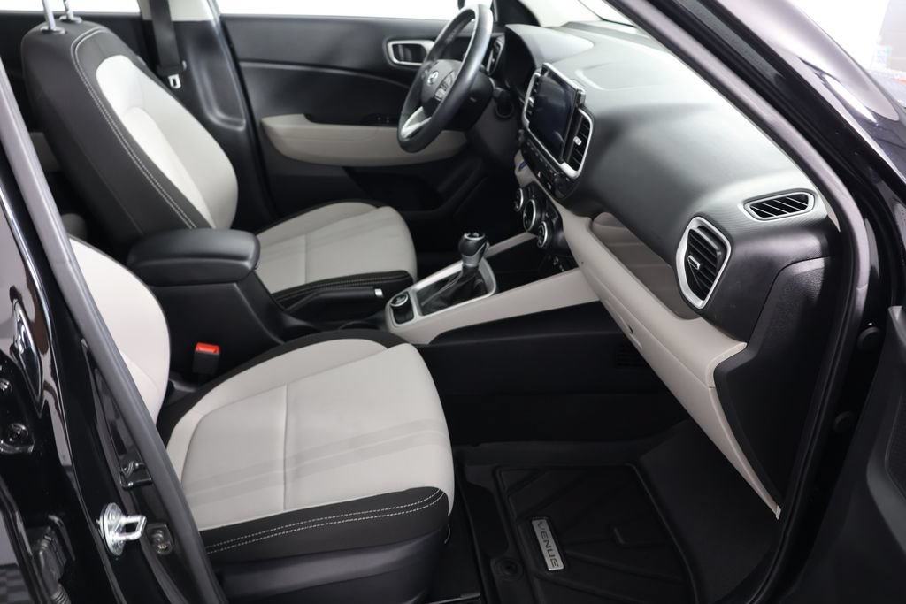 Used 2024 Hyundai Venue SEL FWD image 22