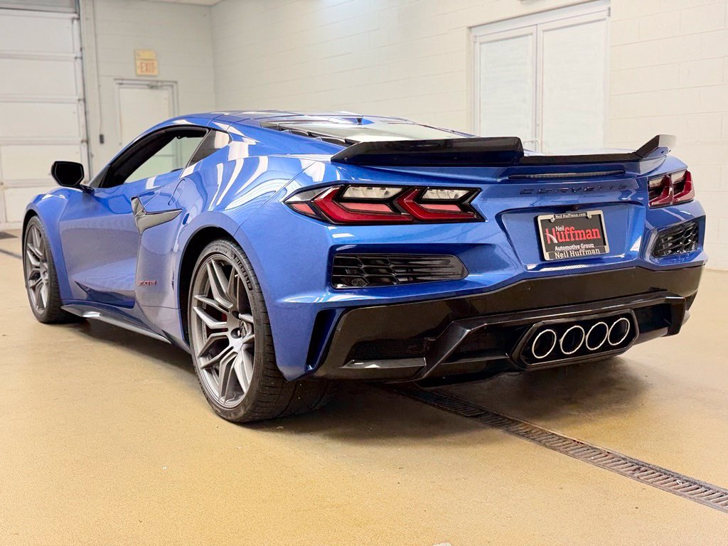 Used 2023 Chevrolet Corvette Z06 RWD image 8