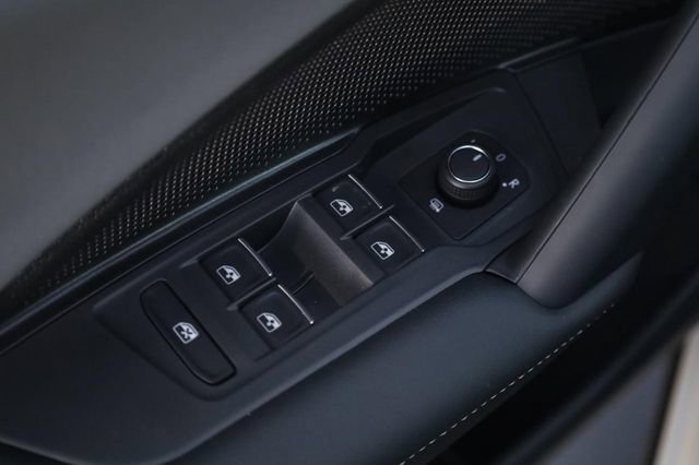 New 2026 Volkswagen Tiguan SE R-Line image 10