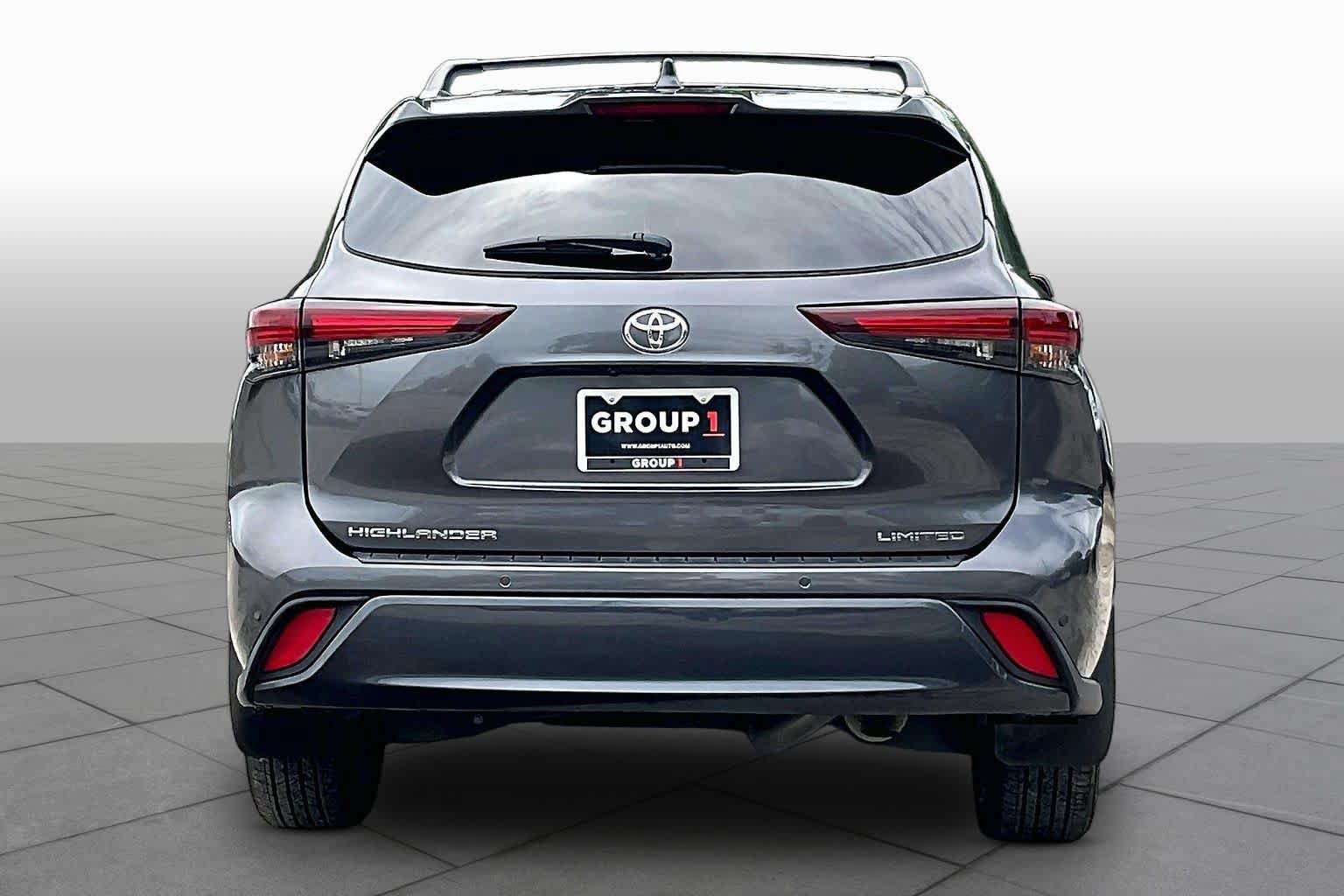 Used 2025 Toyota Highlander Limited FWD image 5