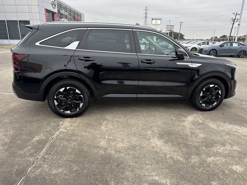 Certified 2025 Kia Sorento S w/ Panoramic Sunroof Package image 15