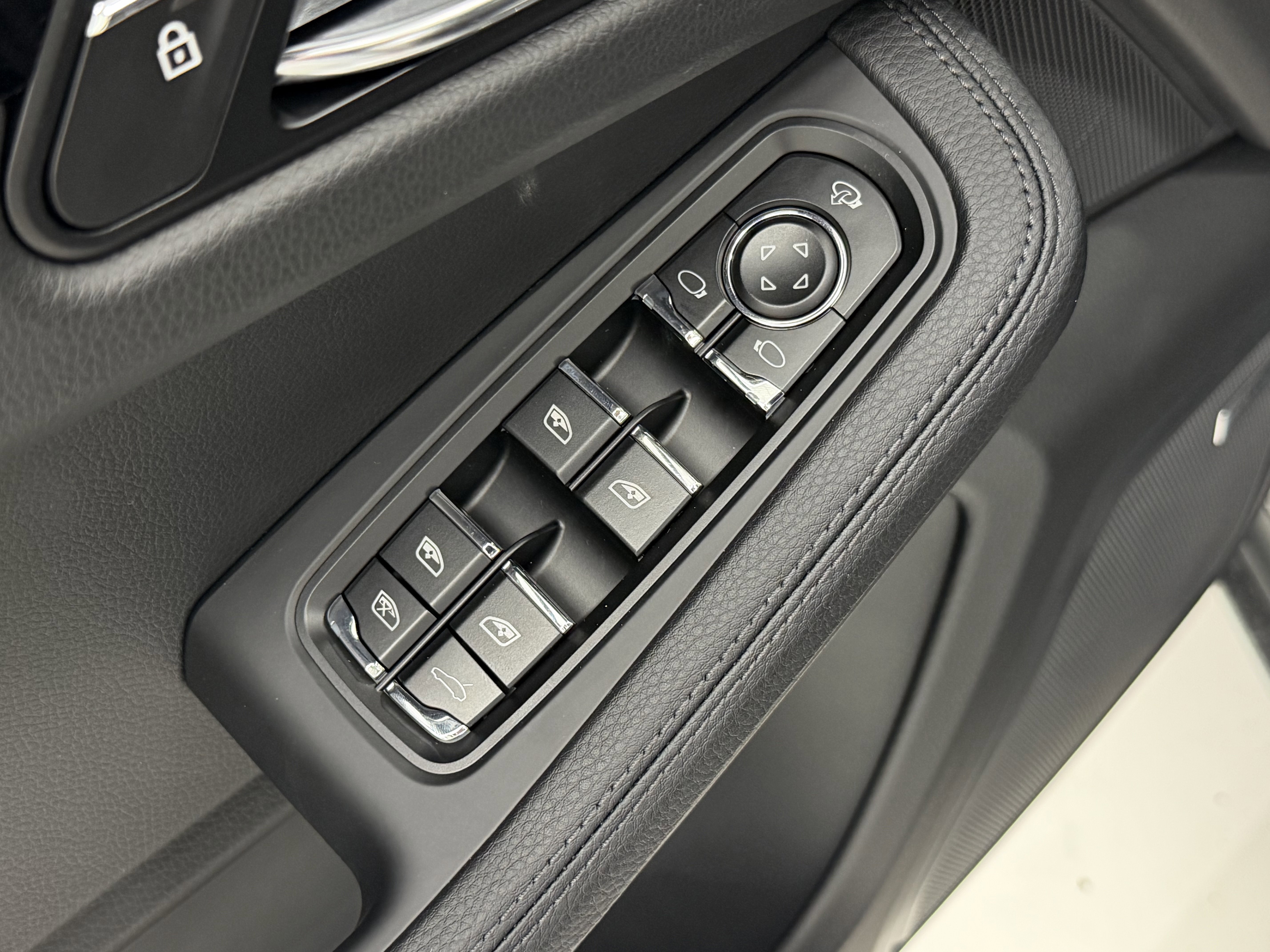 New 2026 Porsche Macan S image 28