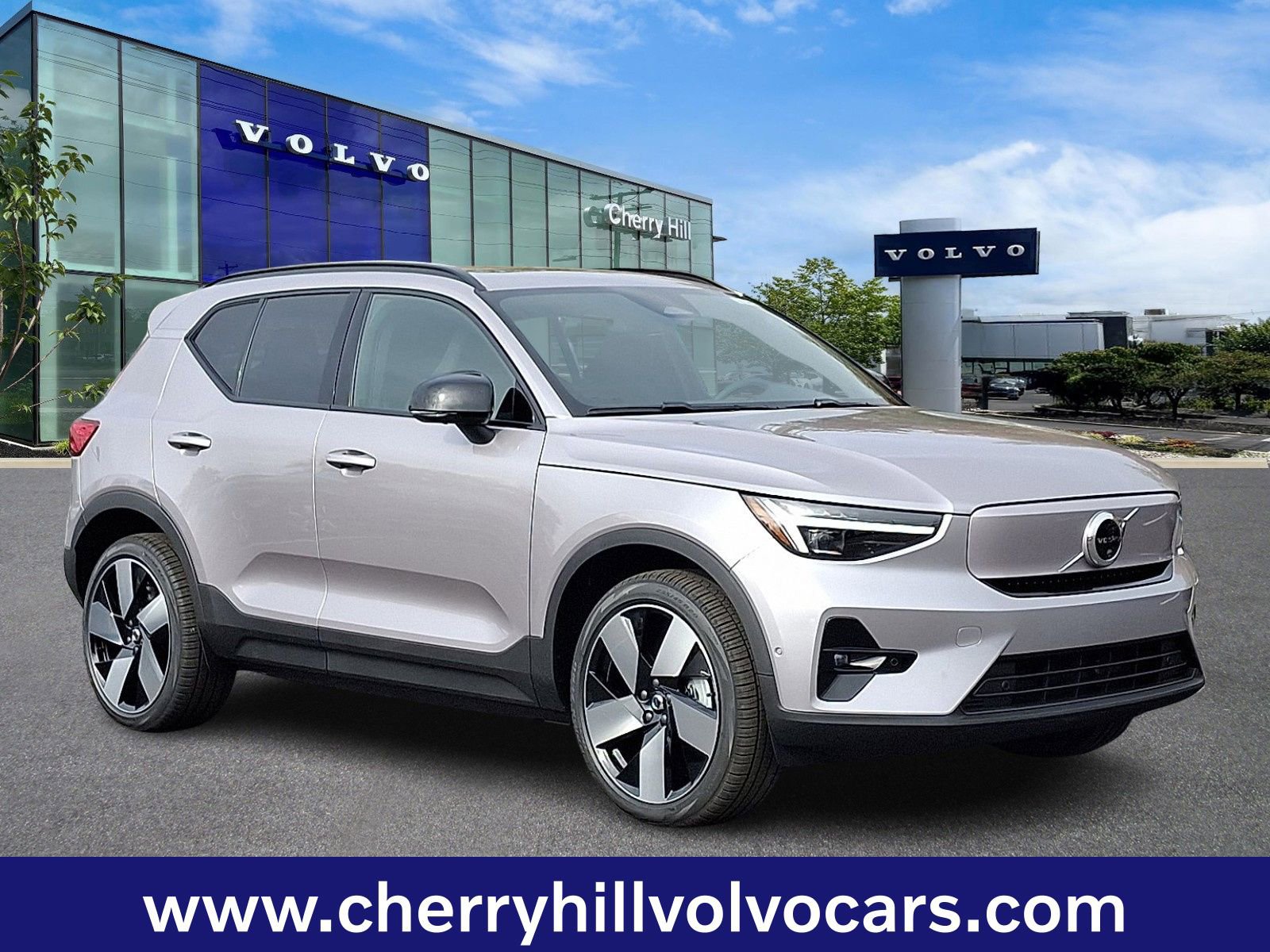 New 2026 Volvo EX40 Plus w/ Climate Package