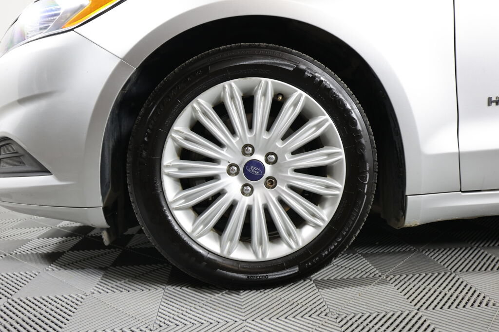 Used 2015 Ford Fusion SE FWD image 9