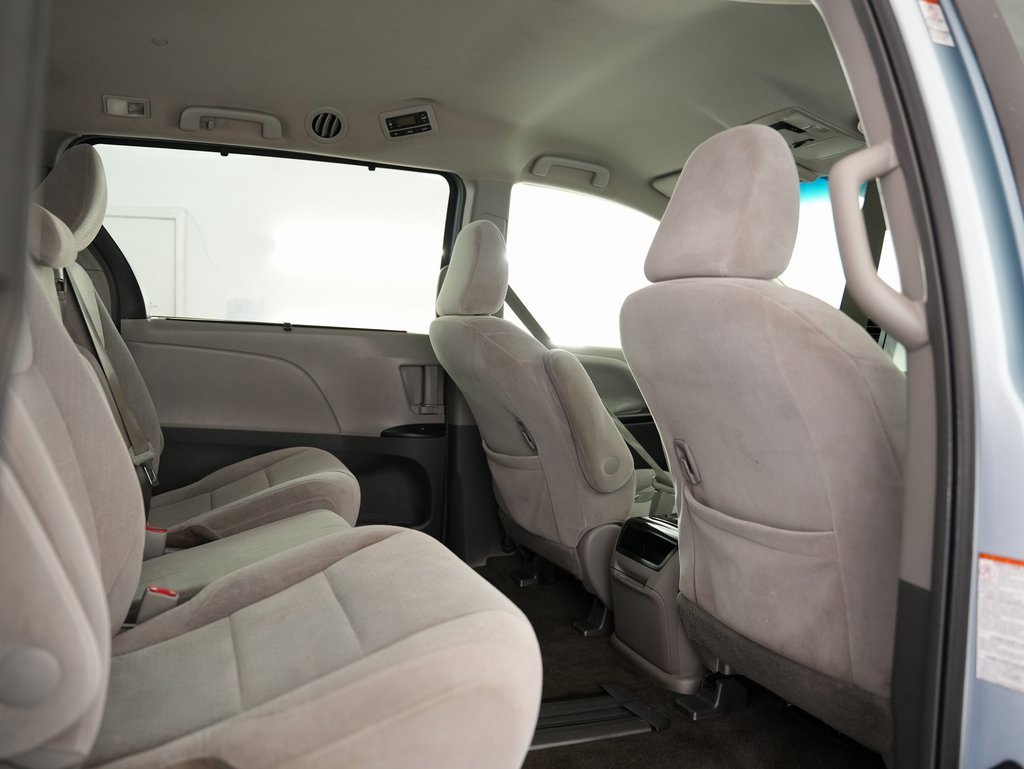 Used 2015 Toyota Sienna LE image 35