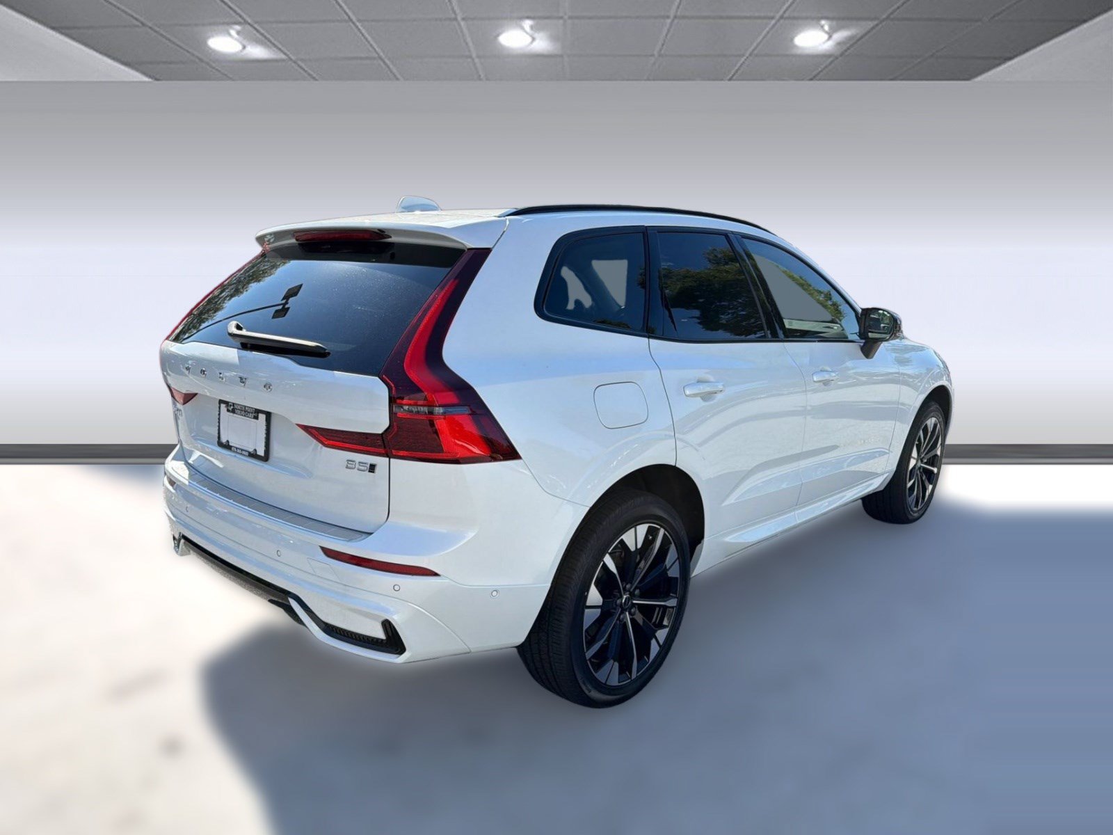New 2027 Volvo XC60 B5 Plus AWD/4WD image 9