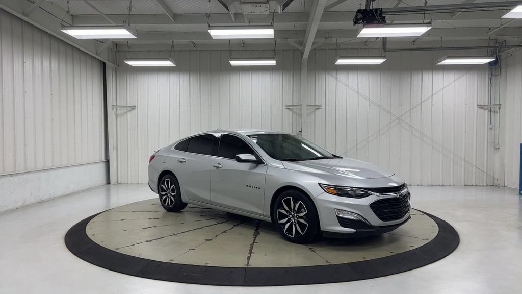 Used 2021 Chevrolet Malibu RS FWD image 2