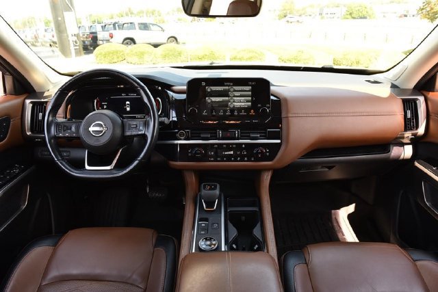 Used 2024 Nissan Pathfinder Platinum w/ Cargo Package AWD/4WD image 7