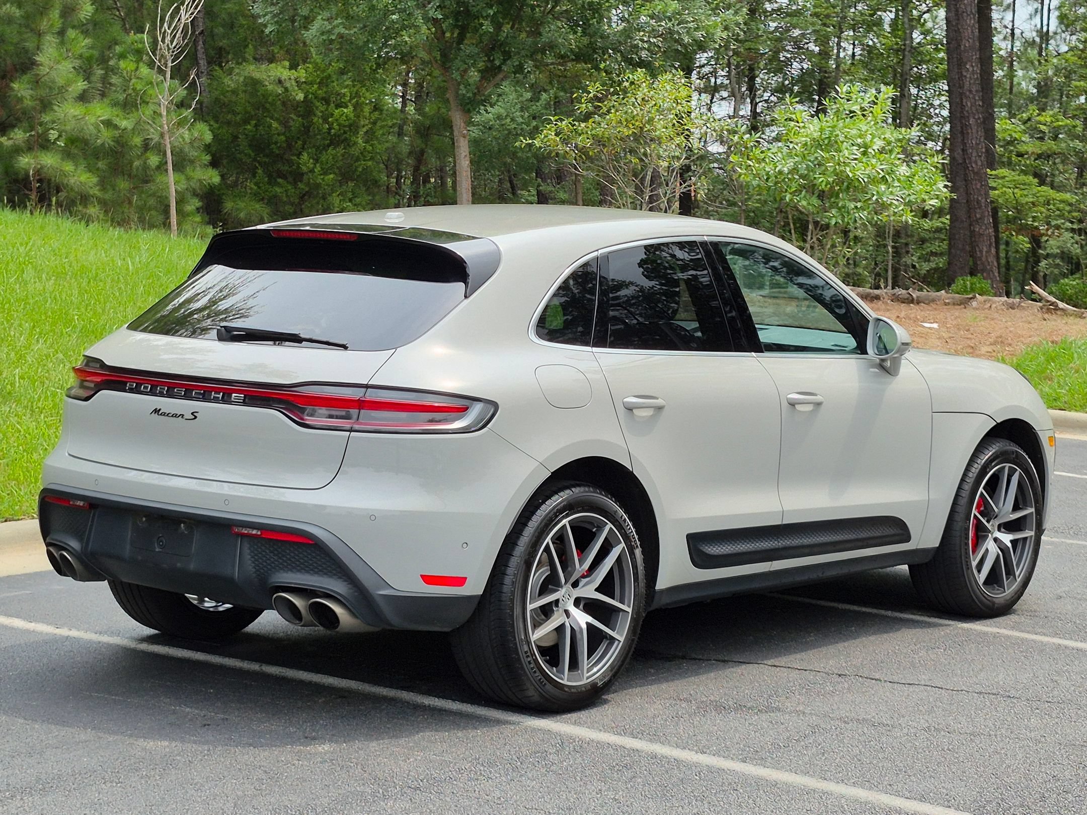 Certified 2022 Porsche Macan S AWD/4WD image 29
