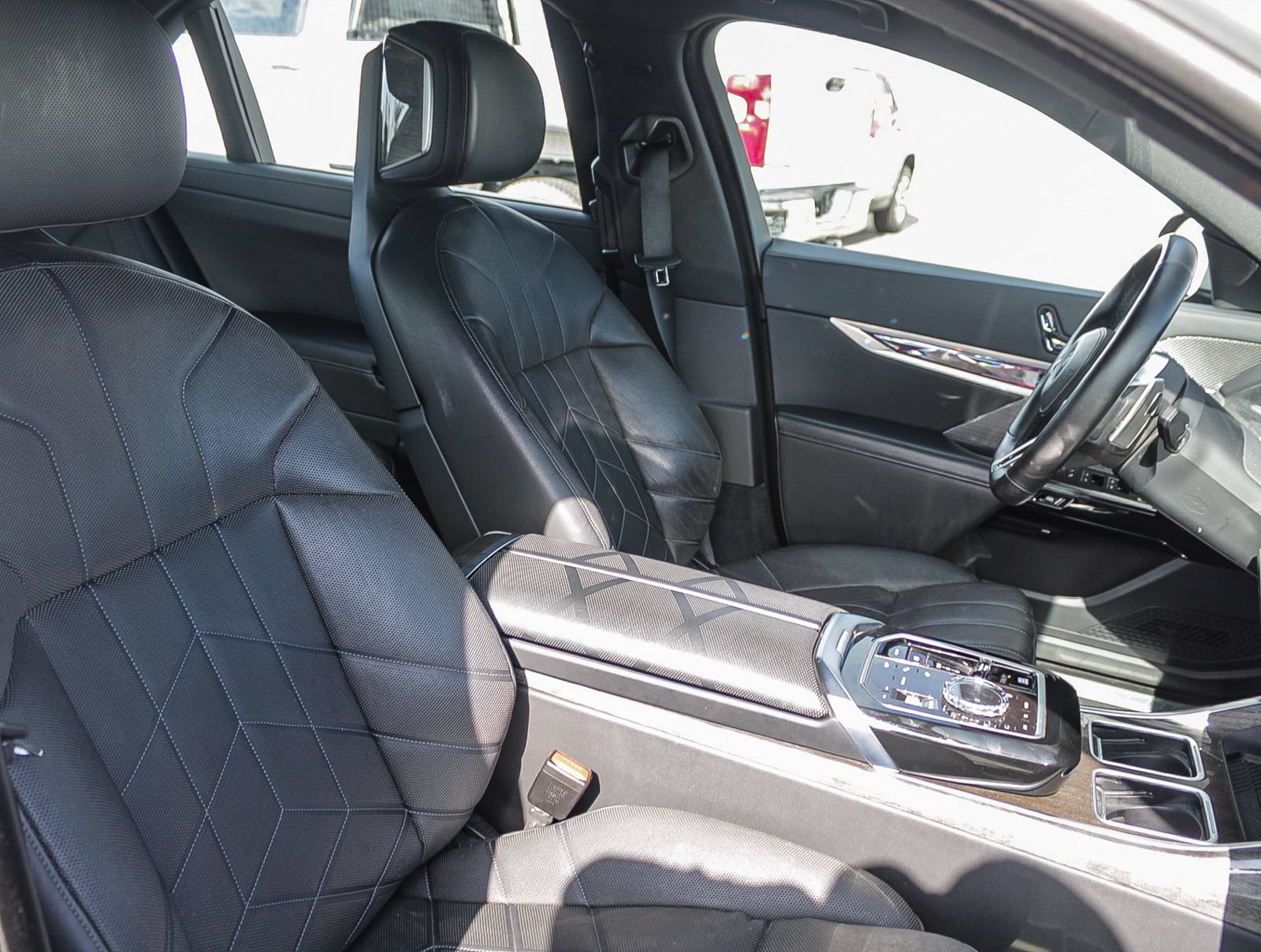 Used 2025 BMW 740i RWD image 17