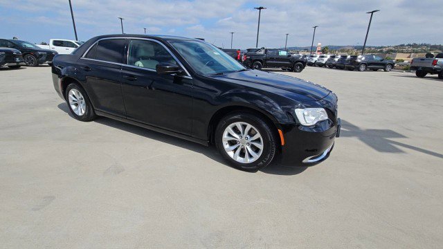 Used 2015 Chrysler 300 Limited RWD image 2