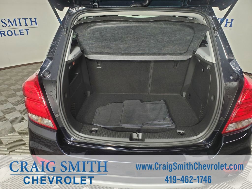 Used 2022 Chevrolet Trax LT w/ LT Convenience Package AWD/4WD image 13