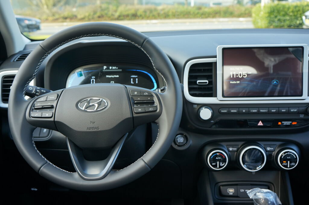 New 2025 Hyundai Venue Limited FWD image 11