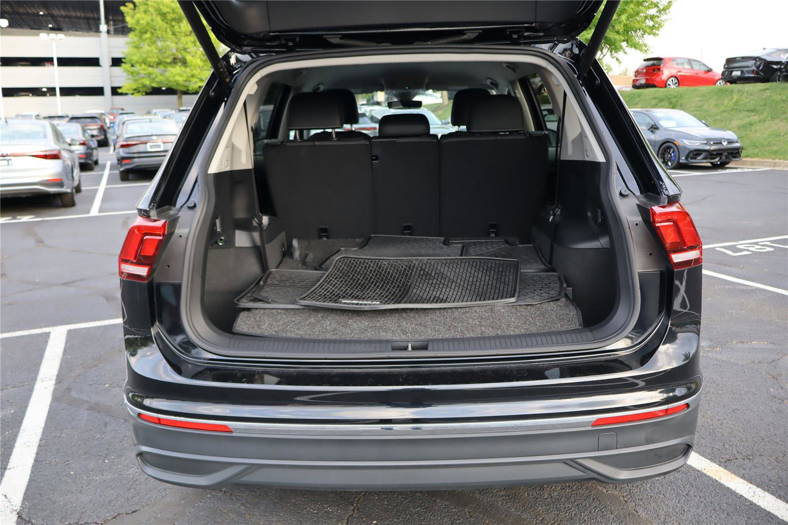 Certified 2023 Volkswagen Tiguan SE FWD image 5