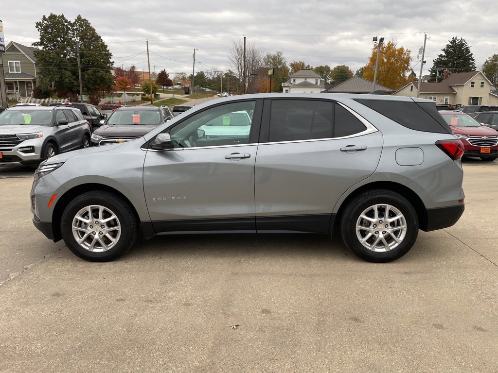 Used 2024 Chevrolet Equinox LT image 2