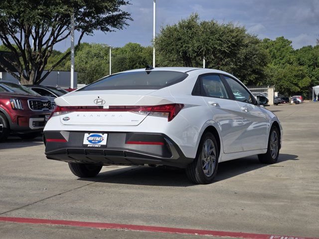 Used 2025 Hyundai Elantra Hybrid FWD image 8