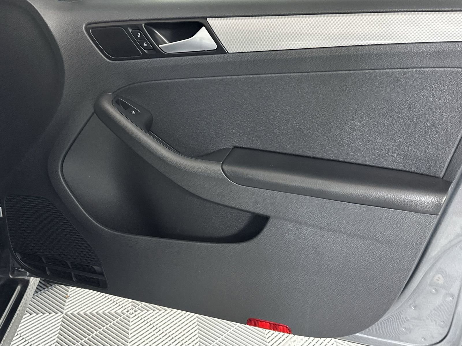 Used 2017 Volkswagen Jetta S image 31