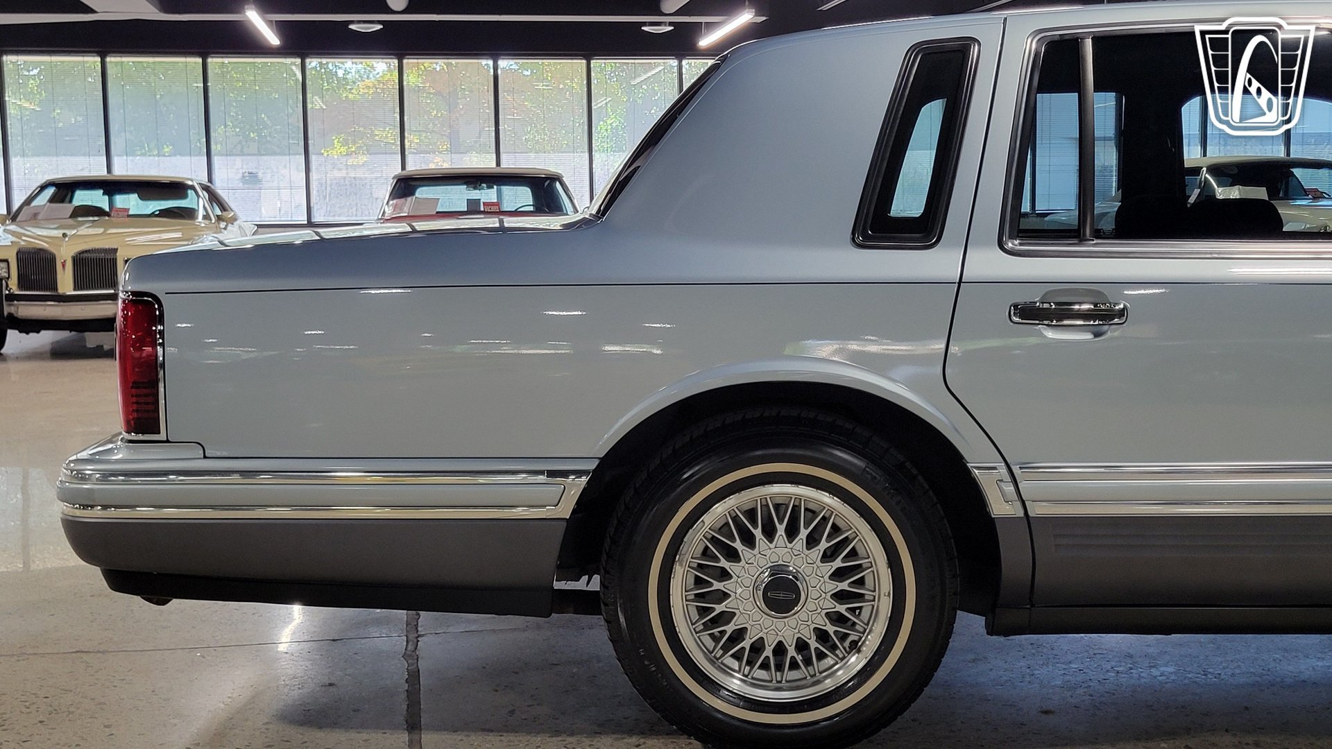 Used 1993 Lincoln Town Car Signature RWD image 39