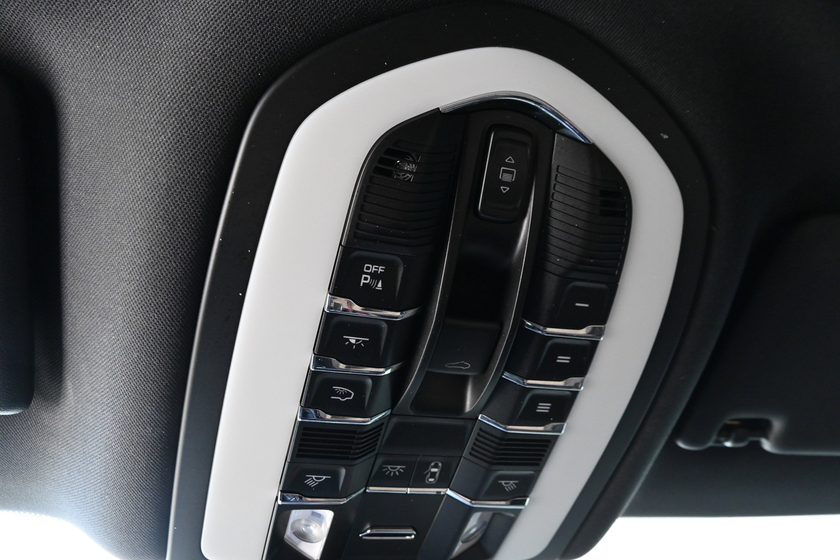 Used 2024 Porsche Macan image 40