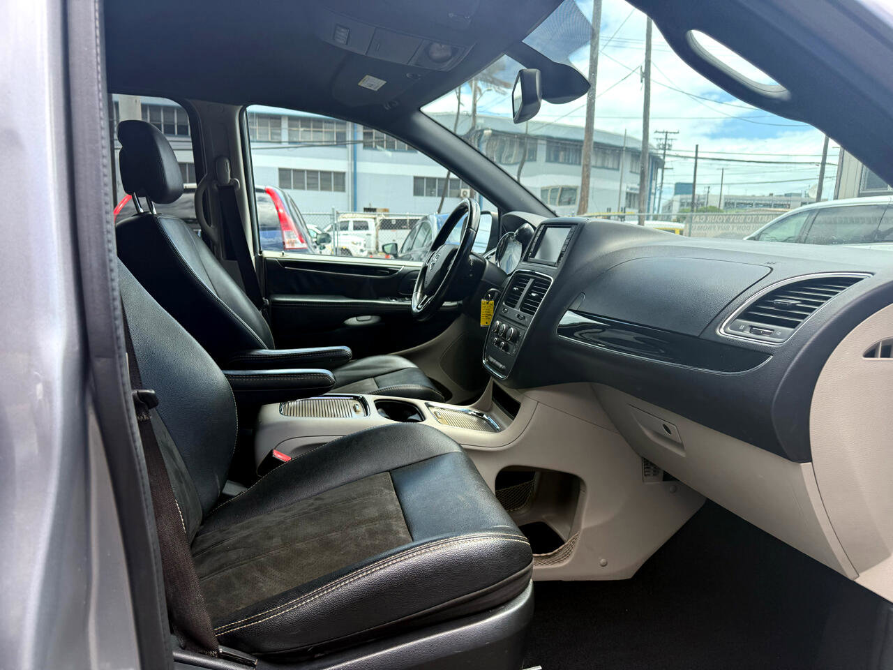 Used 2019 Dodge Grand Caravan SXT image 14