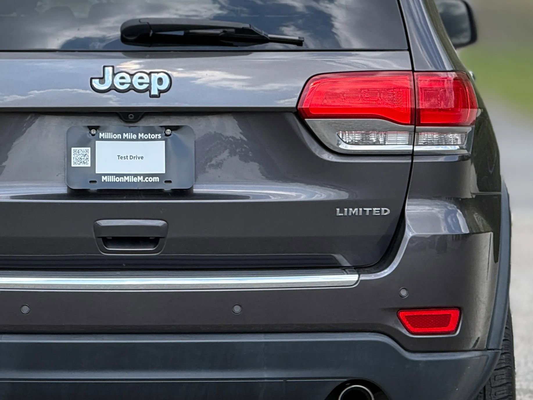 Used 2016 Jeep Grand Cherokee Limited w/ Luxury Group II RWD image 14