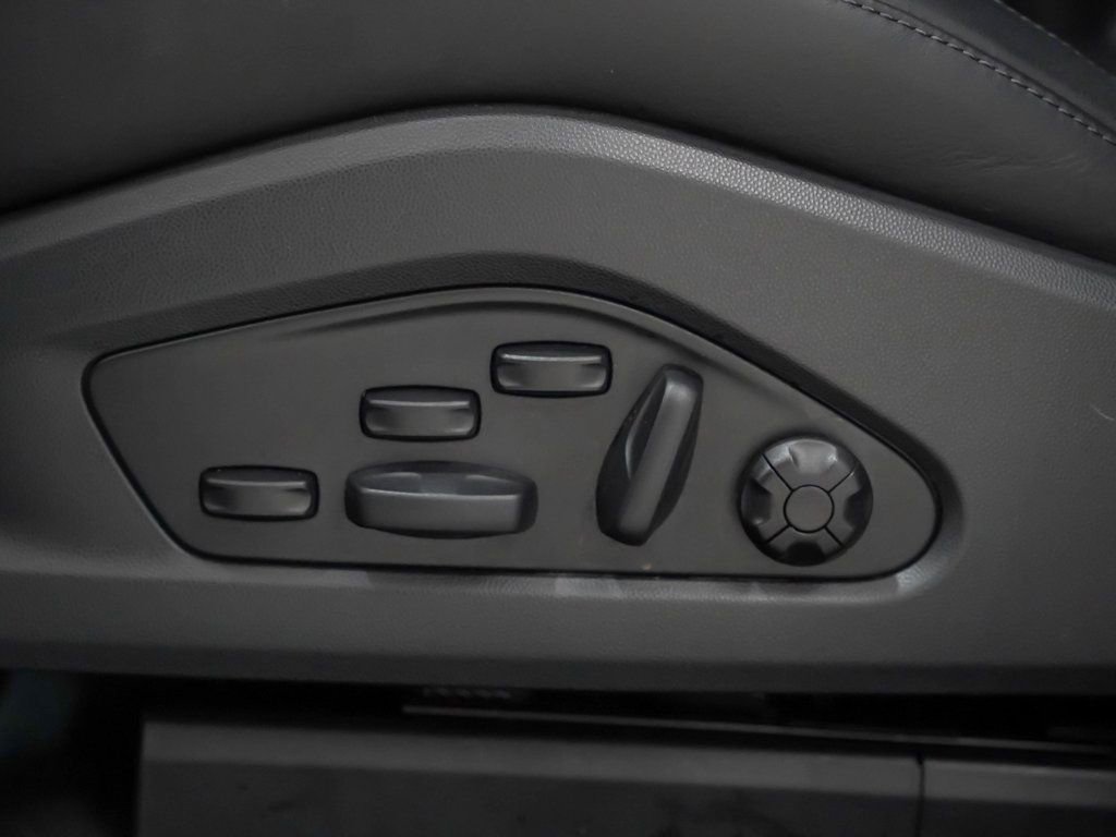 Certified 2025 Porsche Macan 4S Electric image 25