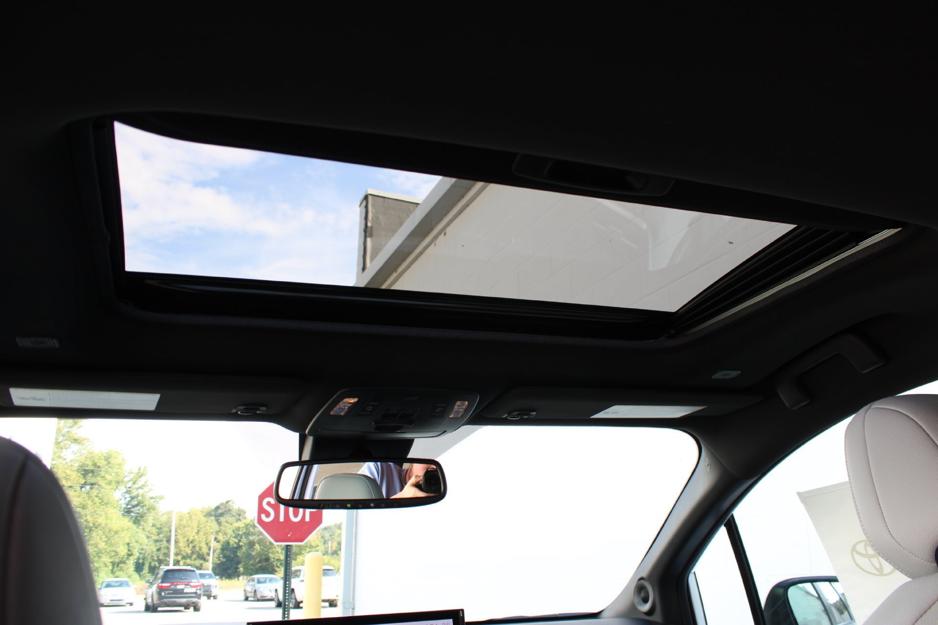 New 2026 Toyota Sienna XSE FWD image 29