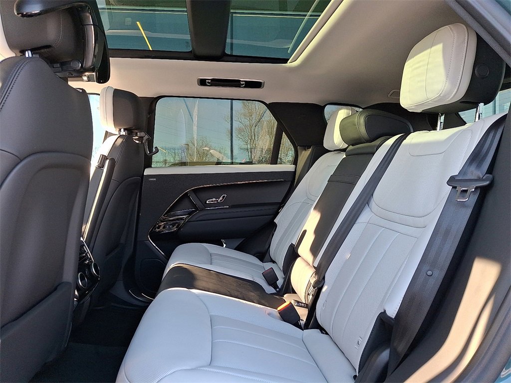 New 2025 Land Rover Range Rover Sport Dynamic SE image 6