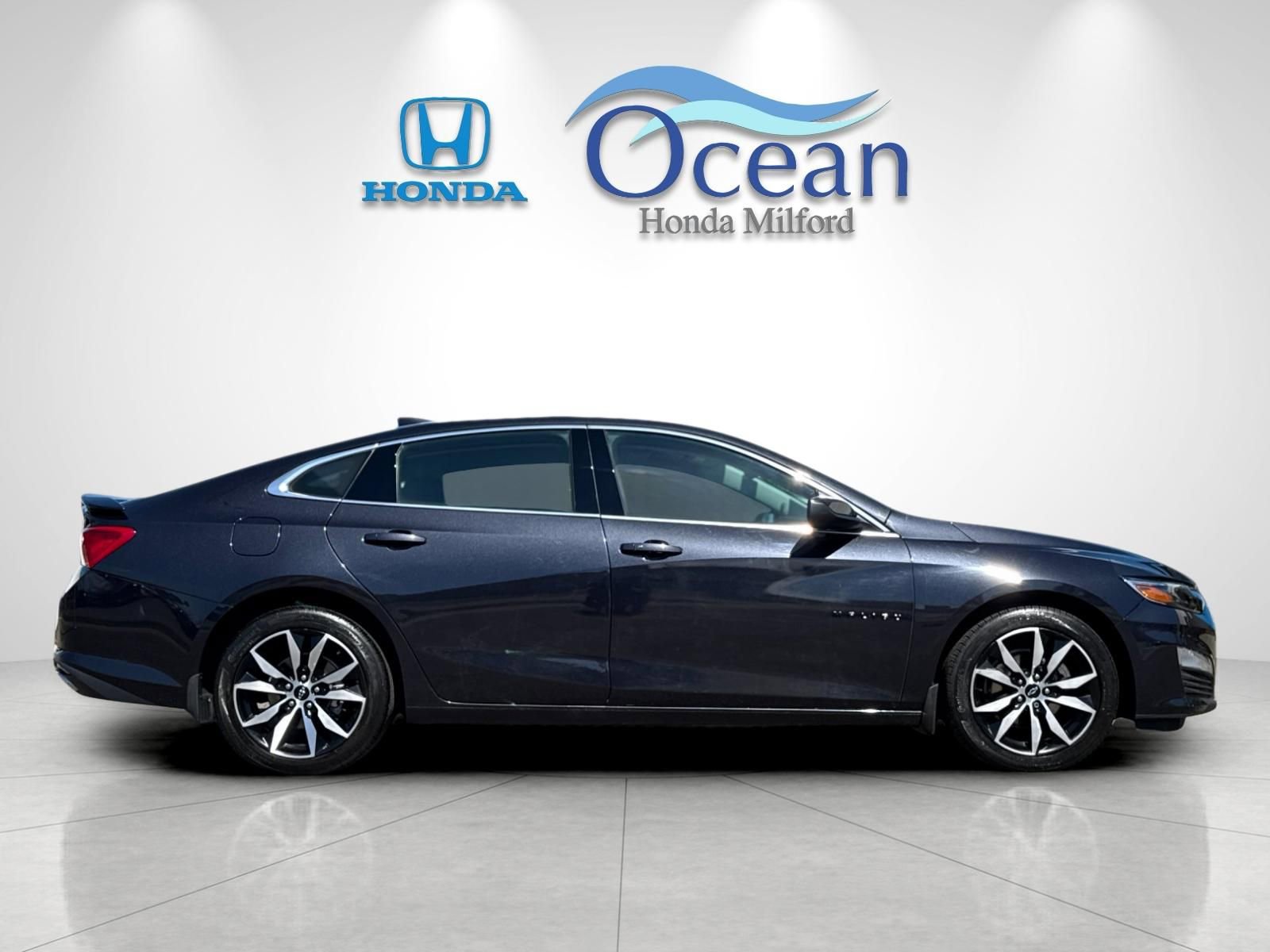 Used 2023 Chevrolet Malibu RS w/ LPO, Floor Liner Package FWD image 2