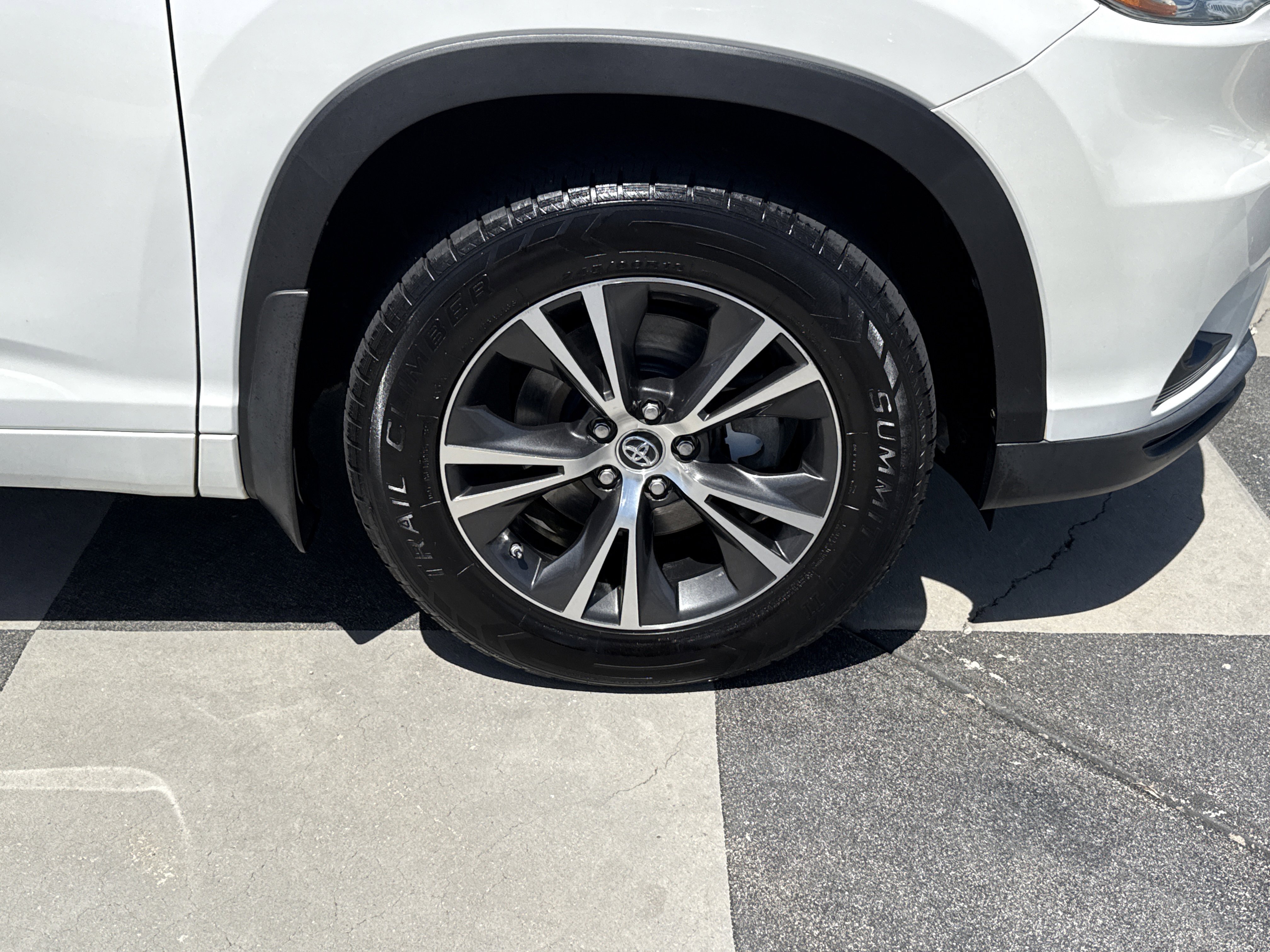 Used 2016 Toyota Highlander XLE AWD/4WD image 13