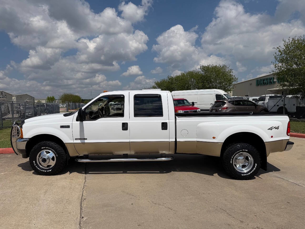 Used 2001 Ford F350 Lariat image 3