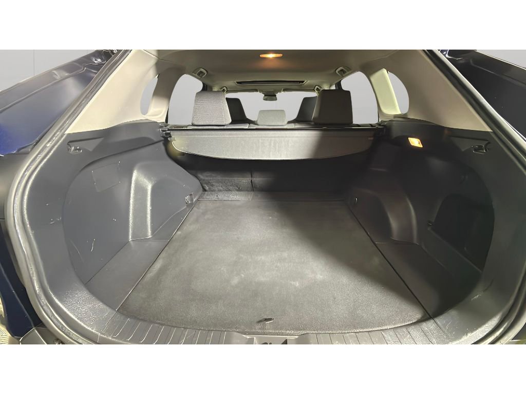 Used 2019 Toyota RAV4 XLE w/ Convenience Package FWD image 28