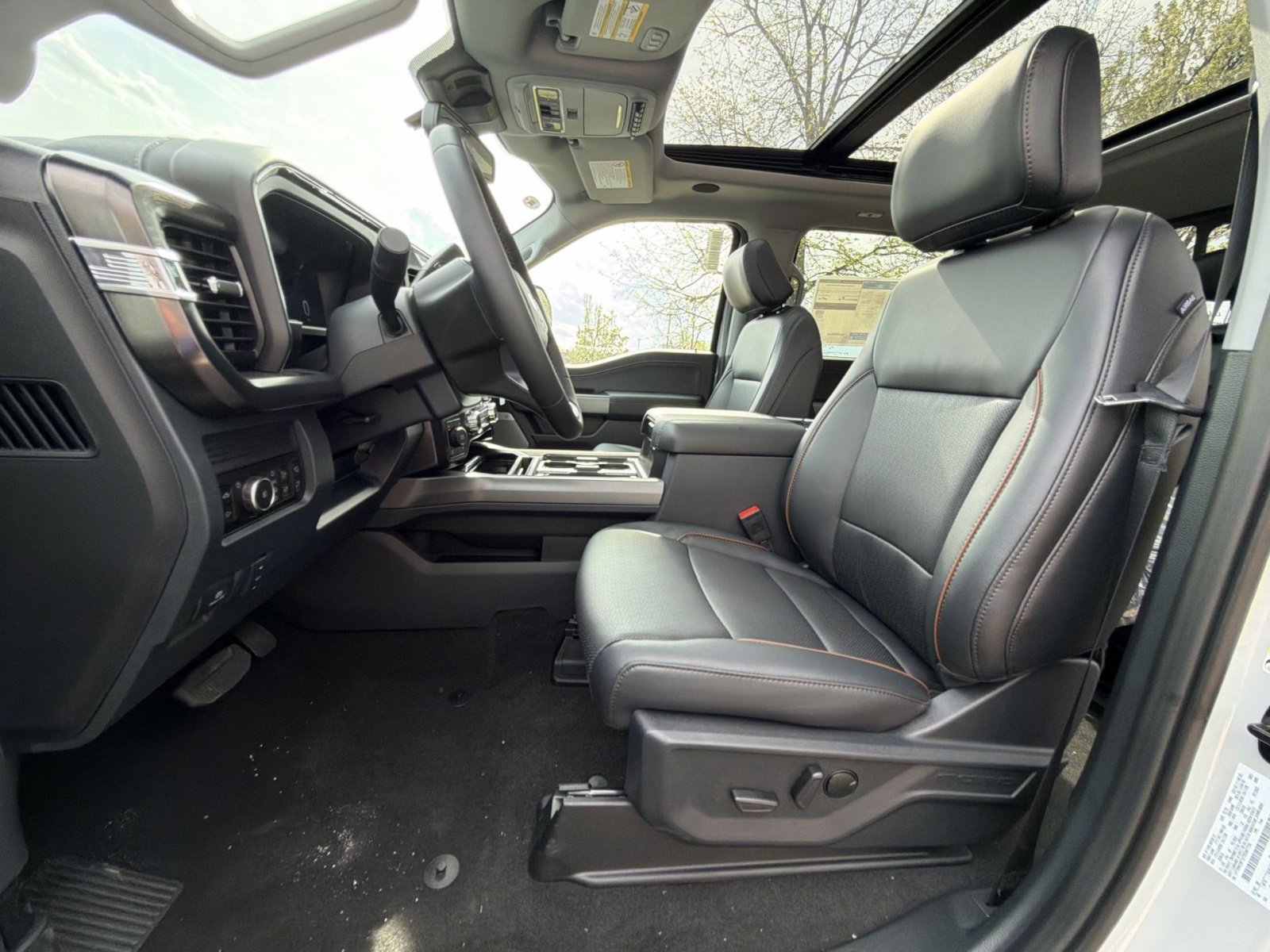 New 2026 Ford F250 Lariat w/ Black Appearance Package AWD/4WD image 25