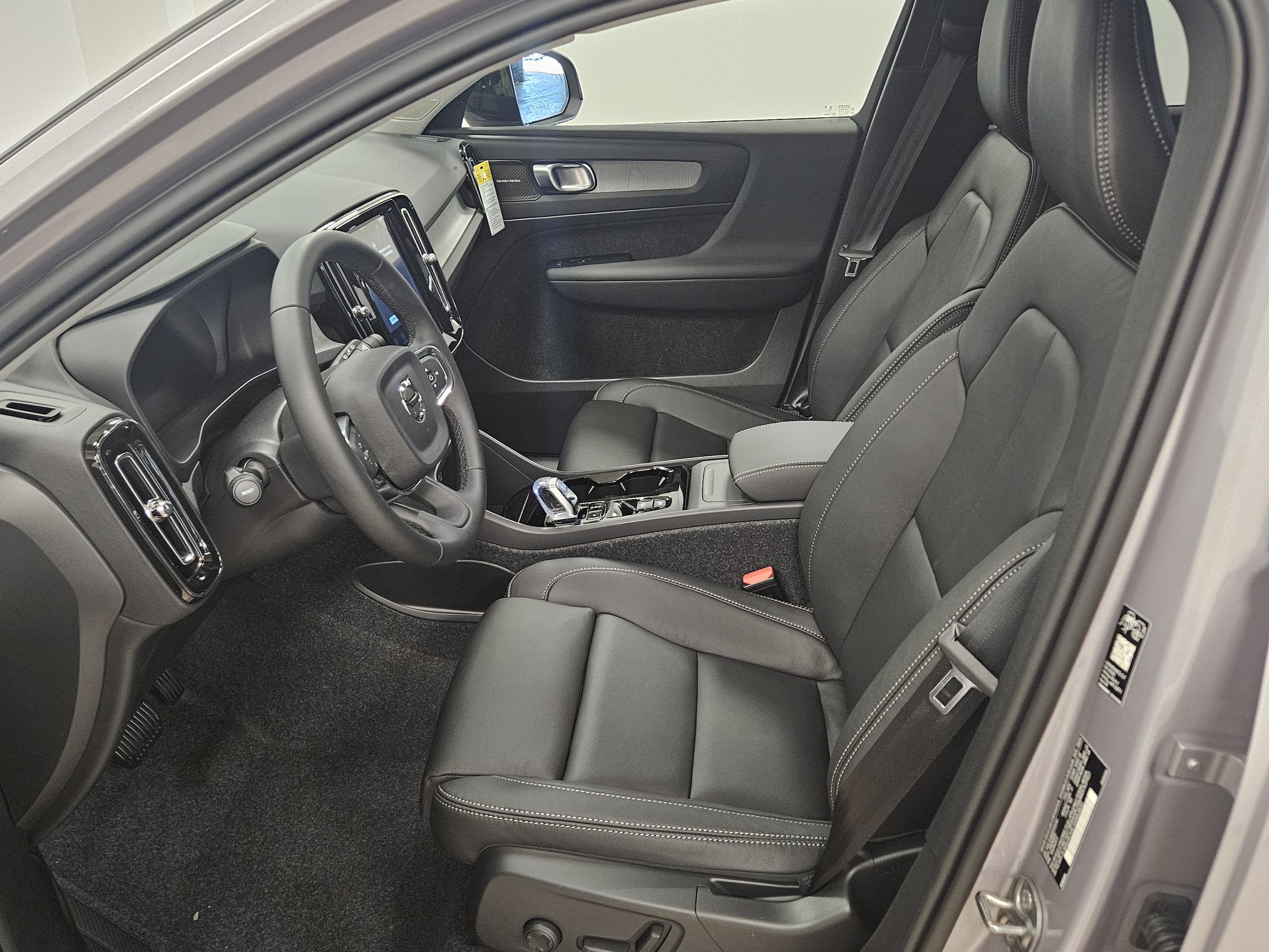 New 2026 Volvo XC40 B5 Ultra w/ Climate Package AWD/4WD image 10