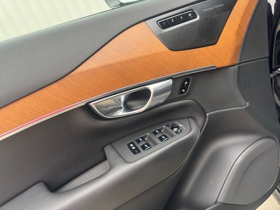 Certified 2023 Volvo XC90 T8 Plus w/ Protection Package Premier image 32